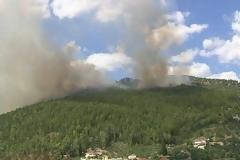 ΔΕΙΤΕ: Φωτιά σε Παραβόλα και Αφρατό