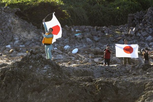 Ανεβαίνει το θερμόμετρο για τα σινο-ιαπωνικά «Ίμια». Ερώτηση: Οι Έλληνες ακτιβιστές τίνος σημαία θα σήκωναν; - Φωτογραφία 1