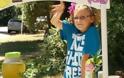 ΑΠΙΣΤΕΥΤΟ: 8χρονη έβγαλε €25.000 πουλώντας λεμονάδες!