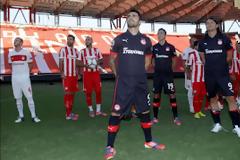 ΑΠΩΘΕΩΘΗΚΑΝ, ΦΩΤΟΓΡΑΦΗΘΗΚΑΝ ΚΑΙ ΕΔΩΣΑΝ ΑΥΤΟΓΡΑΦΑ ΟΙ ΕΡΥΘΡΟΛΕΥΚΟΙ (VIDEO & PHOTOS)