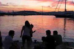 O Έλληνας διερωτάται....