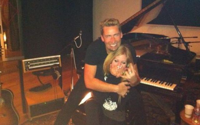 Η Avril Lavigne αραβωνιάστηκε ΠΟΙΟΝ κακάσχημο λέτε..;! (Photos) - Φωτογραφία 4