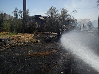 Κατάσβεση πυρκαγιάς σε καταυλισμό τσιγγάνων στο Γέρακα. Οι Εθελοντές Δήμου Πεντέλης παρόντες - Φωτογραφία 1