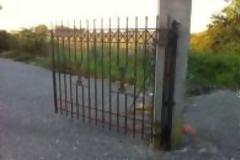 Στην θέση της η πόρτα του νεκροταφείου Δοκιμίου!