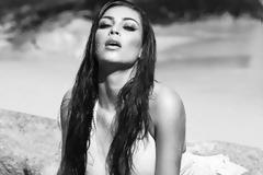 ΔΕΙΤΕ: Πόζες όλο... νόημα στα βράχια από την Κιμ Καρντασιάν!