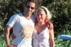 ΔΕΙΤΕ: Η Ελένη Μενεγάκη κυκλοφορεί με lear jet...