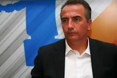 Δουλειά στο...σπίτι μετ'αποδοχών για τον Σταύρο Καλαφάτη και τη διευθύντρια του γραφείου του!