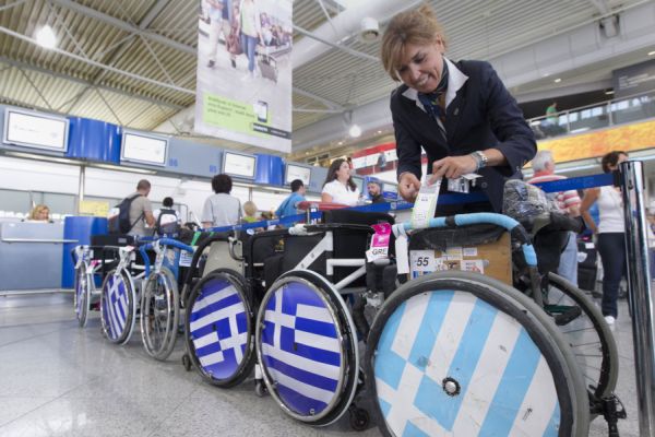 ΔΕΙΤΕ: Έφτασε στο Λονδίνο με την Olympic Air η Ελληνική Παραολυμπιακή Ομάδα - Φωτογραφία 2