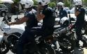 Πάτρα: Αστυνομικοί βάζουν Ρεφενέ για να επισκευάσουν περιπολικά