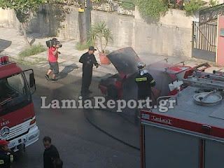 Λαμπάδιασε αυτοκίνητο στην οδό Καρπενησίου στη Λαμία... - Φωτογραφία 1