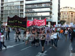 Στην πλατεία Συντάγματος ο κόσμος από το αντιρατσιστικό συλλαλητήριο (φωτογραφίες) - Φωτογραφία 7