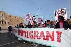 Στην πλατεία Συντάγματος ο κόσμος από το αντιρατσιστικό συλλαλητήριο (φωτογραφίες)