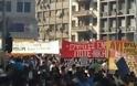 Στην πλατεία Συντάγματος ο κόσμος από το αντιρατσιστικό συλλαλητήριο (φωτογραφίες) - Φωτογραφία 4