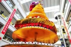 ΔΕΙΤΕ: Η μεγαλύτερη τούρτα που έχει φτιαχτεί ποτέ