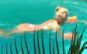 ΔΕΙΤΕ: Με μπρατσάκια σε πισίνα η Έφη Σαρρή! - Φωτογραφία 3