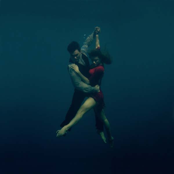 Χορεύοντας τάνγκο κάτω από το νερό - Φωτογραφία 2