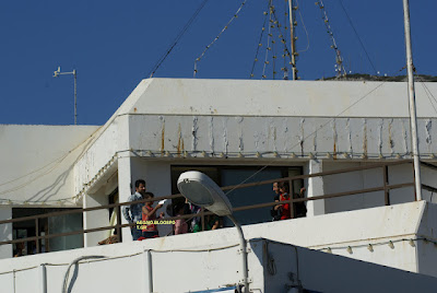 Σε κτίριο του Λιμενικού Ταμείου της Σάμου οι λαθρομετανάστες.Άφιξη σκάφους του Λιμενικού Σώματος στο λιμάνι της πόλης - Φωτογραφία 6