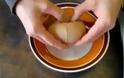 VIDEO:  Δε Θα Πιστέψετε Τι Βγαίνει Μέσα Από Το Αυγό…