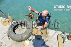 Ομάδα εθελοντών δυτών καθάρισε το λιμάνι του Ναύπλιου και την παράλια της Καραθώνας