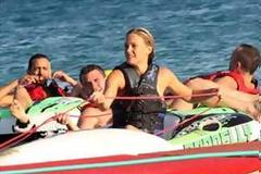 Τα φωτο-tweet της Bar Refaeli από τη Μύκονο!