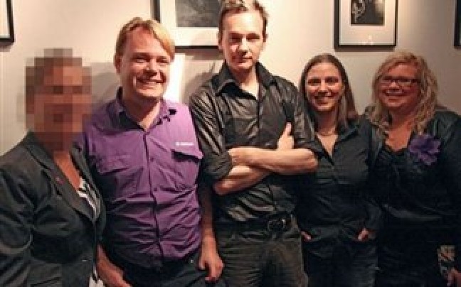 Η φωτογραφία που θα δικαιώσει τον Ασάνζ - Φωτογραφία 2