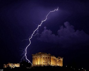 REUTERS: Η κρίση επιστρέφει εκεί που γεννήθηκε - Στην Ελλάδα - Φωτογραφία 1