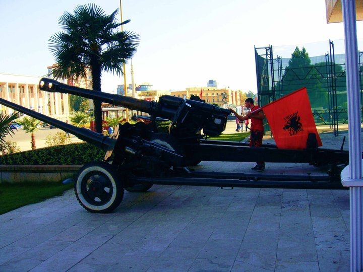 Που έβρισκε τόσα λεφτά το αλβανικό λαθροκτήνος που απειλούσε τους Έλληνες μέσα στο σπιτι μας? - Φωτογραφία 4