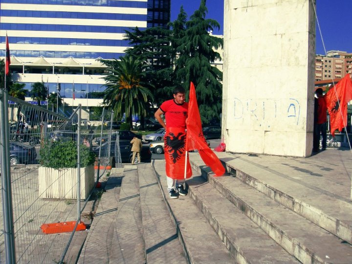 Που έβρισκε τόσα λεφτά το αλβανικό λαθροκτήνος που απειλούσε τους Έλληνες μέσα στο σπιτι μας? - Φωτογραφία 5