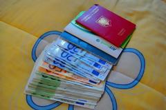 Που έβρισκε τόσα λεφτά το αλβανικό λαθροκτήνος που απειλούσε τους Έλληνες μέσα στο σπιτι μας?