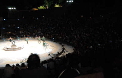 «Αμφιτρύων» του Μολιέρου στο Θέατρο Δάσους (photos) - Φωτογραφία 7