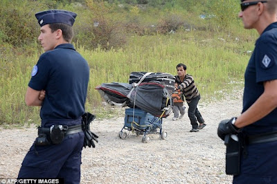 Επιχειρήσεις σκούπα  σε όλη την Γαλλία για τους ρομά [photos] - Φωτογραφία 11