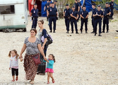 Επιχειρήσεις σκούπα  σε όλη την Γαλλία για τους ρομά [photos] - Φωτογραφία 3