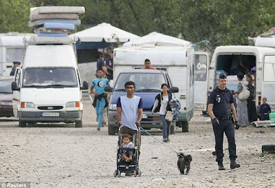 Επιχειρήσεις σκούπα  σε όλη την Γαλλία για τους ρομά [photos] - Φωτογραφία 4