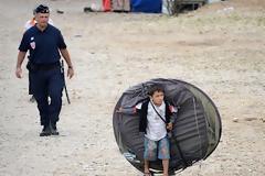 Επιχειρήσεις σκούπα  σε όλη την Γαλλία για τους ρομά [photos]