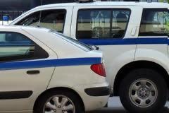 ΔΕΙΤΕ ΤΩΡΑ: Διαδηλωτές σήκωσαν περιπολικό στα χέρια ...