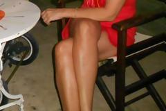 ΔΕΙΤΕ: Τα πόδια της δημοσιογράφου που αναστάτωσαν την Ελούντα!