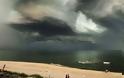 Κολοσσιαία καταιγίδα σε παραλία της Ρωσίας - Φωτογραφία 2