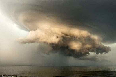 Εκπληκτικές φωτογραφίες από καταιγίδα σε παραλία της Ρωσίας!!! - Φωτογραφία 5
