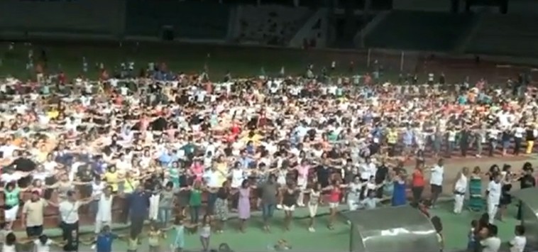 VIDEO: Το μεγαλύτερο συρτάκι με 4.000 άτομα στο Βόλο - Φωτογραφία 1