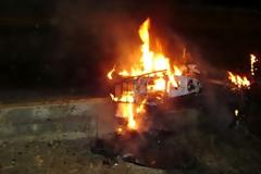 Κάηκε μηχανάκι στην είσοδο της Λαμίας