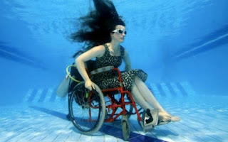 Yποβρύχιο αναπηρικό καροτσάκι [video] - Φωτογραφία 1