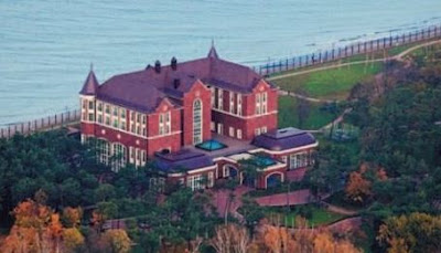 ΔΕΙΤΕ: Vladimir Putin: Έχει 20 επαύλεις και 43 ιδιωτικά τζετ - Φωτογραφία 11