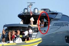 ΔΕΙΤΕ: Η Νaomi Campbell με καυτό μπικίνι στην Ίμπιζα