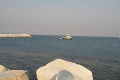 Δεν ιδρώνει το αυτί των υπευθύνων για την προμήθεια δύο φωτοσημαντήρων για το λιμάνι Αυλάκια Οθωνών, αναφέρει αναγνώστης