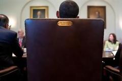 VIDEO: Όλο το διαδίκτυο γελάει με την...καρέκλα του Κλιντ Ίστγουντ