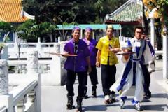 Στο μεγαλύτερο εστιατόριο σερβίρουν με πατίνια!