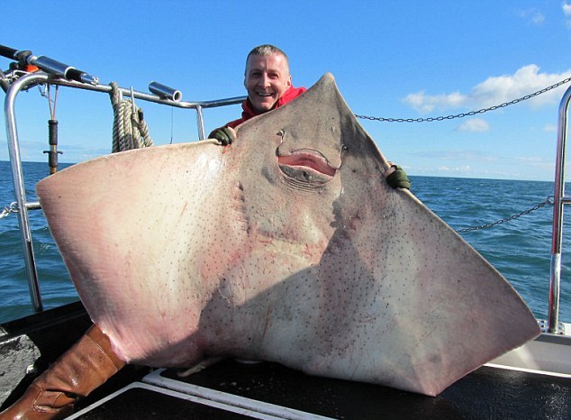 ΔΕΙΤΕ: Σκηνές τρόμου έζησε 53χρονος ψαρας - Φωτογραφία 5