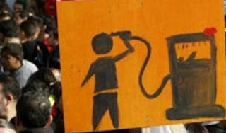Ογκώδεις διαδηλώσεις στην Ιορδανία για τη νέα αύξηση της τιμής των καυσίμων - Φωτογραφία 1