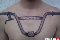 ΔΕΙΤΕ: Τατουάζ σκέτη καταστροφή!