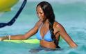 ΔΕΙΤΕ:  Η Naomi Campbell με σέξι μπλε μπικίνι στην Ibiza - Φωτογραφία 4